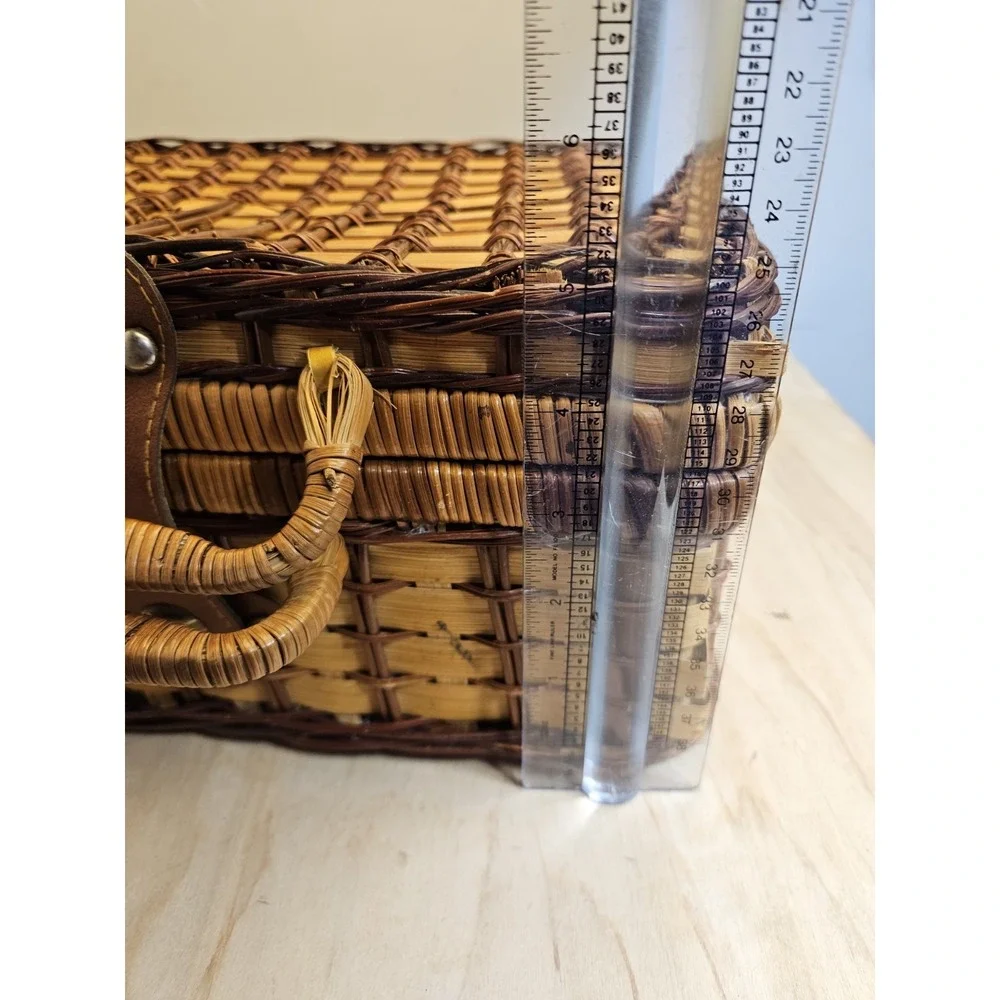 Elizabeth Arden Wicker Picnic Basket Set 4 Plates Tumblers Flatware Napkins Vtg